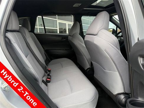 Used 2024 Toyota Corolla Cross SE image 12