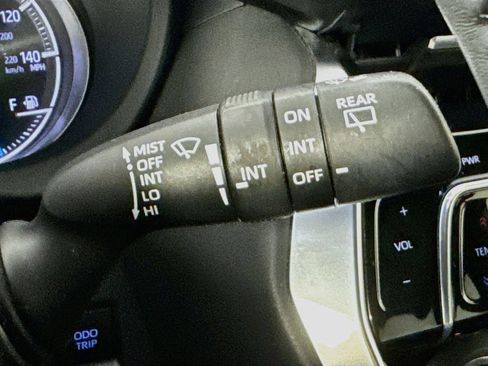 Used 2022 Toyota Venza Limited AWD/4WD image 13