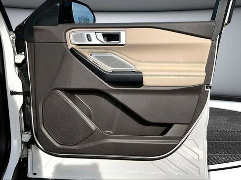 Used 2020 Ford Explorer Platinum w/ Premium Technology Package image 29