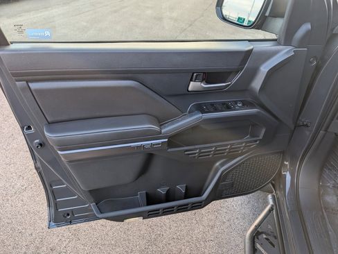 Used 2024 Toyota Tacoma TRD Off-Road image 15