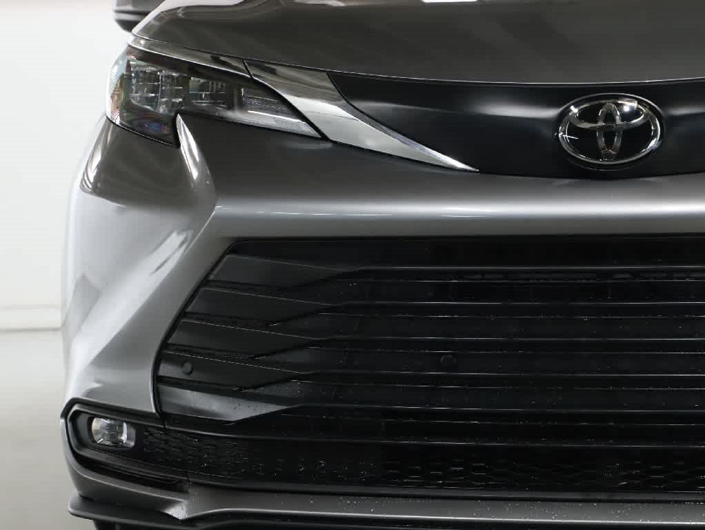 Used 2026 Toyota Sienna XLE AWD/4WD image 6