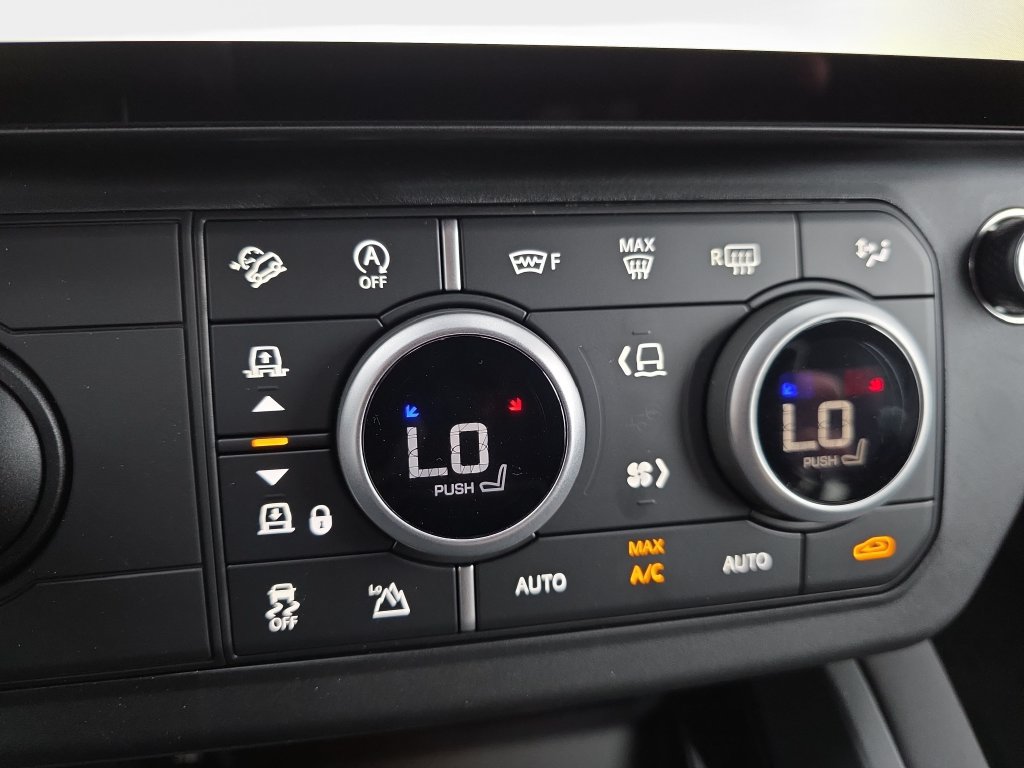 New 2026 Land Rover Defender 110 X-Dynamic SE AWD/4WD image 17