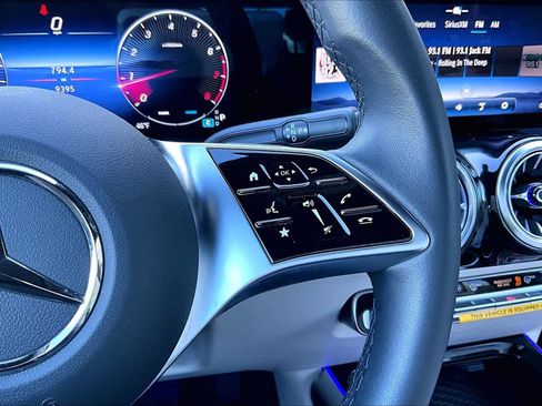 Used 2025 Mercedes-Benz GLA 250 image 24