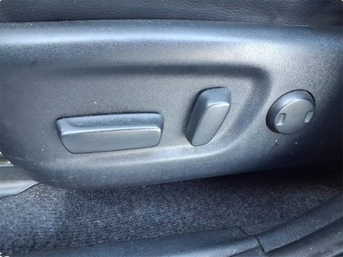 Used 2018 Toyota RAV4 Limited image 15