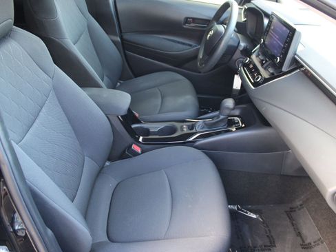 Used 2022 Toyota Corolla LE image 29