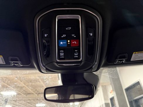 Used 2021 Jeep Grand Cherokee L Laredo image 16