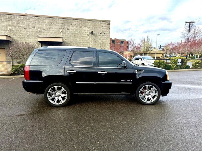 Used 2007 Cadillac Escalade AWD w/ Information Package image 3