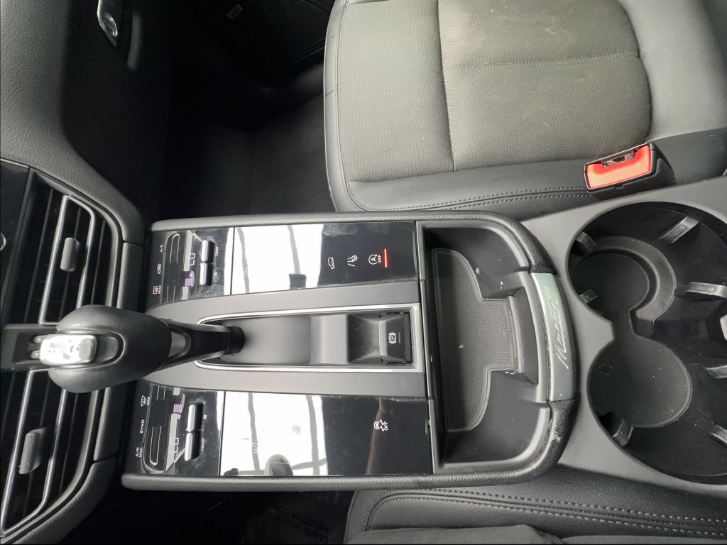 Used 2022 Porsche Macan AWD/4WD image 48