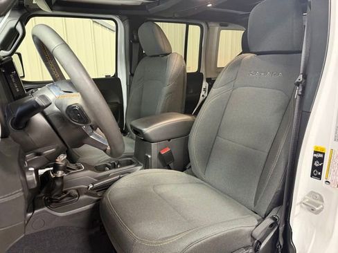 Used 2024 Jeep Wrangler Unlimited Sahara w/ Technology Group AWD/4WD image 11