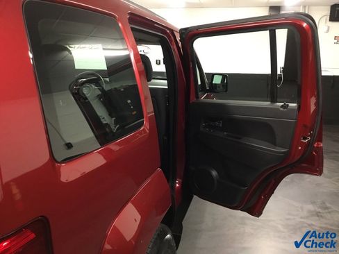 Used 2011 Jeep Liberty Sport image 31