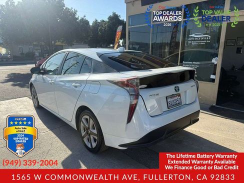 Used 2017 Toyota Prius Four Touring FWD image 5