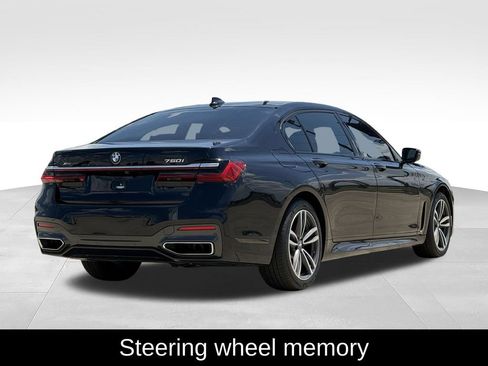 Used 2022 BMW 750i xDrive w/ M Sport Package AWD/4WD image 10