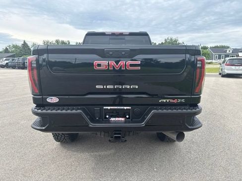 Used 2024 GMC Sierra 2500 AT4X AWD/4WD image 4