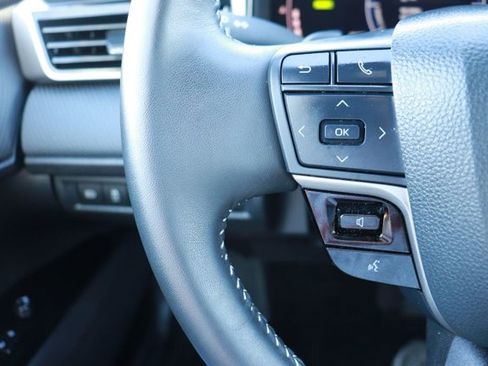 Used 2025 Toyota Camry SE image 33