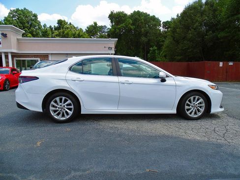 Used 2021 Toyota Camry LE FWD image 10