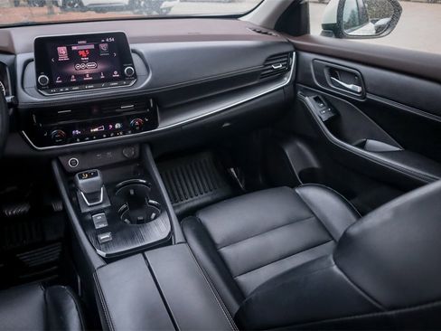 Used 2022 Nissan Rogue SV w/ SV Premium Package image 23