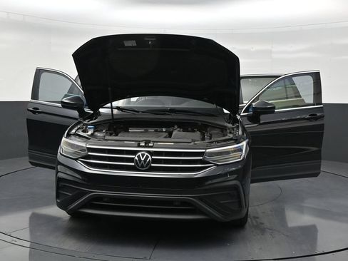 Used 2024 Volkswagen Tiguan SE FWD image 33