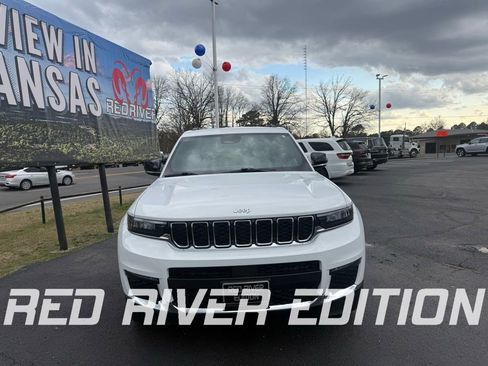 Used 2025 Jeep Grand Cherokee L Limited w/ MOPAR Finishing Package image 2