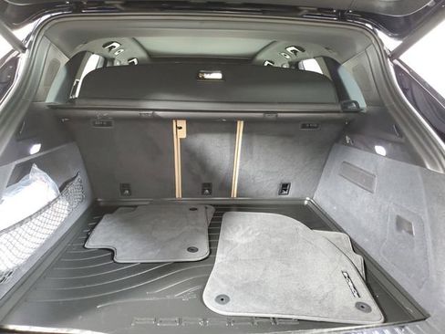 Used 2022 Porsche Cayenne w/ Premium Package image 7