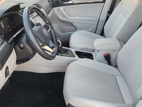 Used 2023 Volkswagen Tiguan SE image 10
