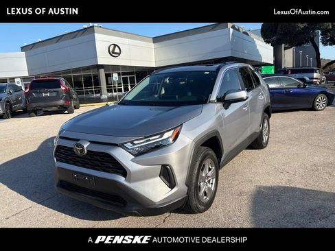 Used 2022 Toyota RAV4 XLE w/ Convenience Package FWD image 1