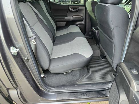 Used 2022 Toyota Tacoma TRD Off-Road image 14