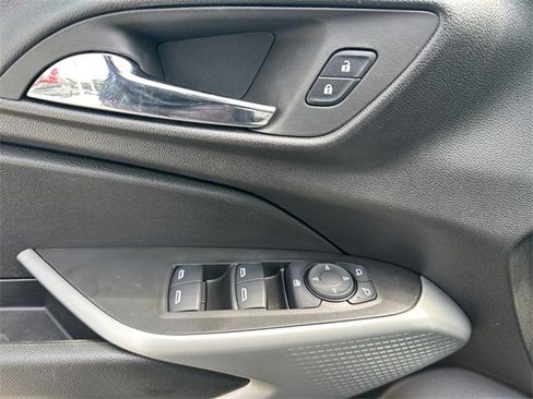 Used 2025 Chevrolet Trax LS w/ LS Convenience Package image 13