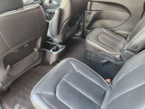 Certified 2023 Chrysler Pacifica Limited w/ S Appearance Package AWD/4WD image 31