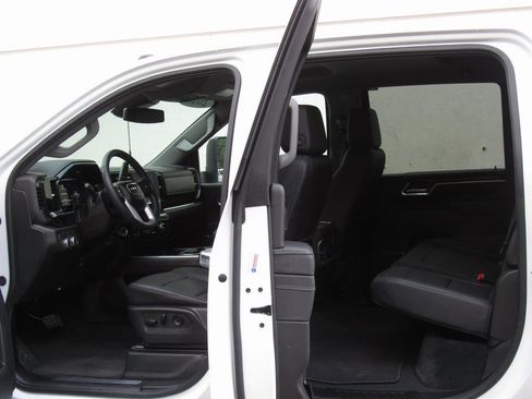 Used 2025 GMC Sierra 2500 SLT w/ SLT Premium Package image 19