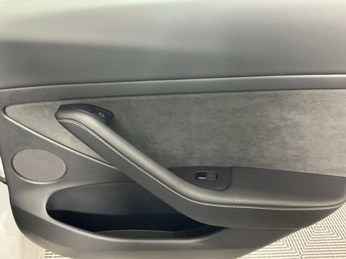 Used 2023 Tesla Model 3 Standard Range image 9