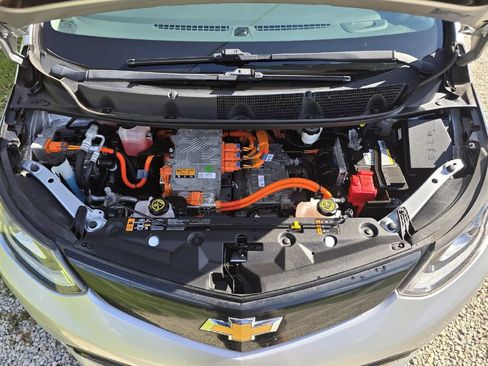 Used 2018 Chevrolet Bolt Premier w/ Driver Confidence II Package FWD image 24