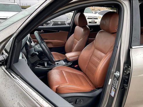 Used 2019 Kia Sorento SX image 6