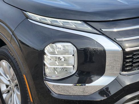 Used 2025 Mitsubishi Outlander ES image 9