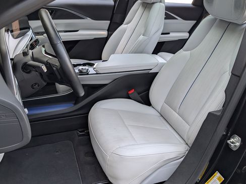 Used 2024 Cadillac Lyriq Sport RWD image 17