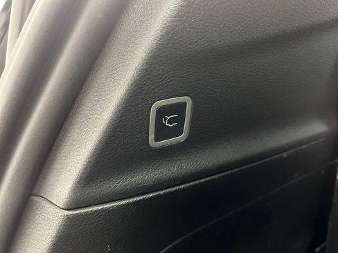 Used 2025 Chrysler Pacifica Select image 30