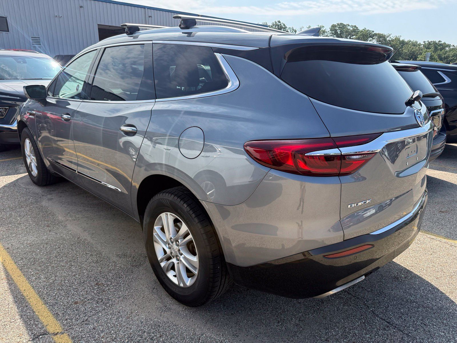 Used 2018 Buick Enclave Essence w/ Trailering Package AWD/4WD image 4