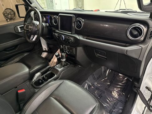 Used 2022 Jeep Wrangler Unlimited Sahara image 23