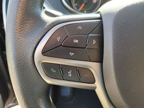 Used 2019 Jeep Cherokee Latitude w/ Popular Appearance Group image 8