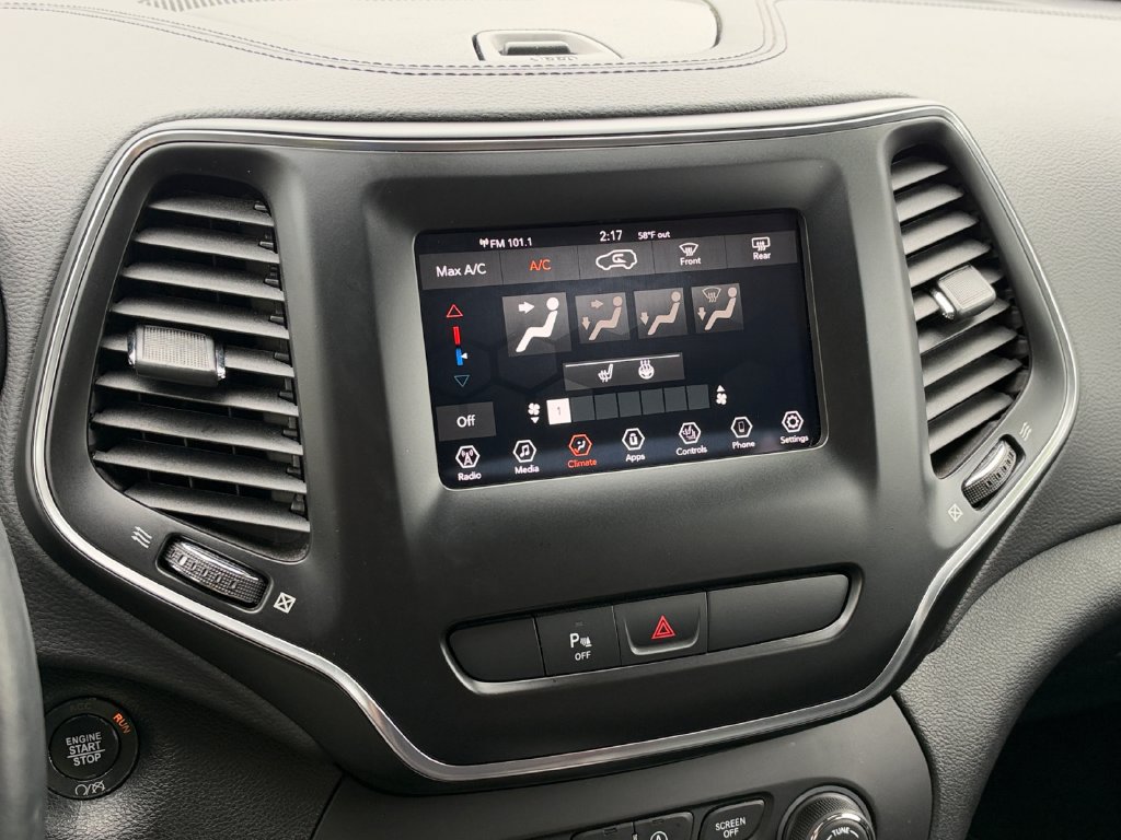 Certified 2019 Jeep Cherokee Latitude Plus w/ Cold Weather Group AWD/4WD image 17