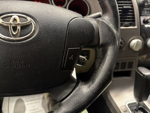 Used 2013 Toyota Tundra 4x4 CrewMax image 18