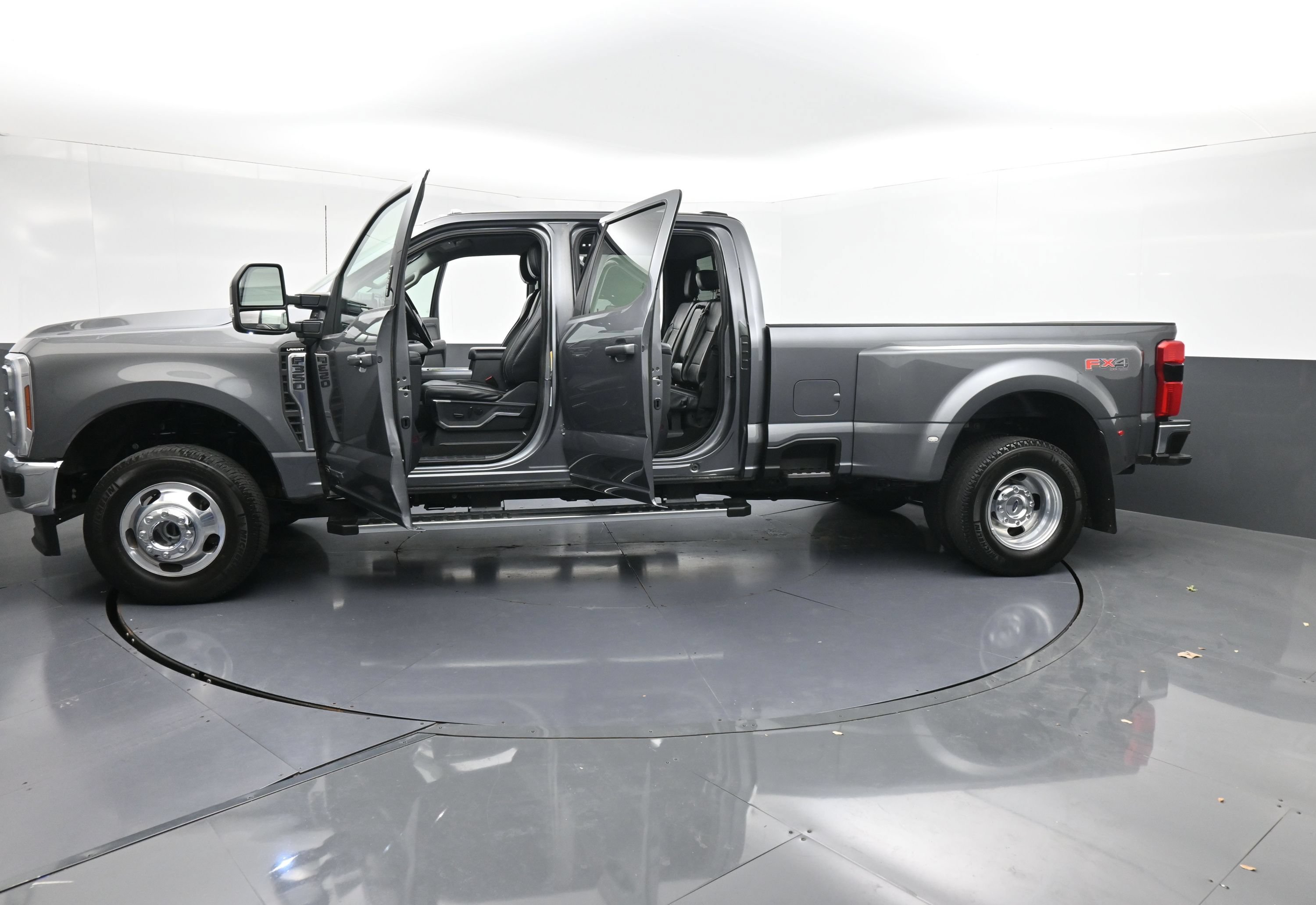 Used 2024 Ford F350 Lariat w/ FX4 Off-Road Package AWD/4WD image 41