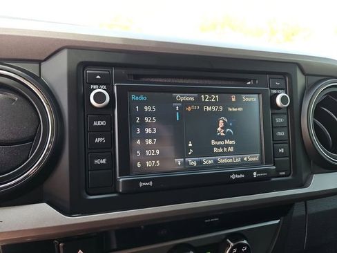 Used 2018 Toyota Tacoma SR5 image 13