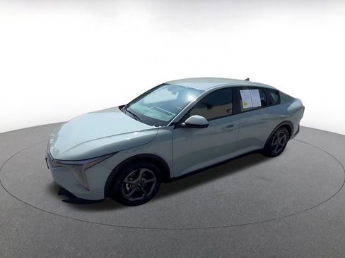 Used 2025 Kia K4 LXS image 11