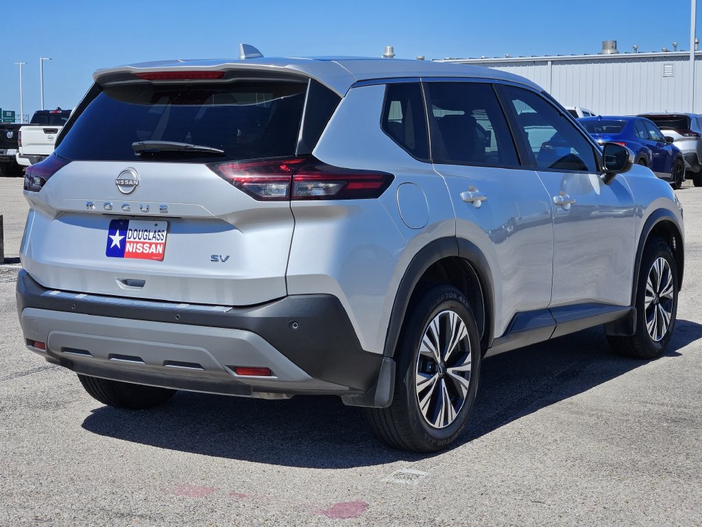 Used 2022 Nissan Rogue SV FWD image 3