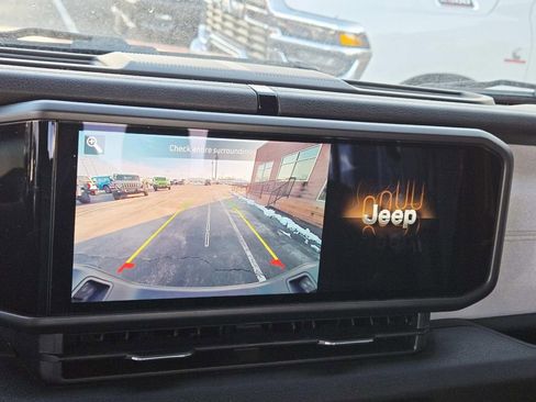 Used 2024 Jeep Gladiator Sport image 30