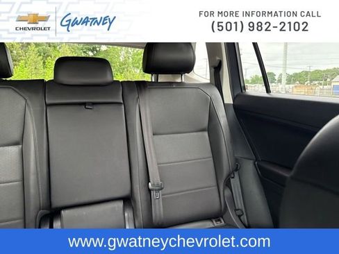 Used 2018 Volkswagen Tiguan SE AWD/4WD image 25