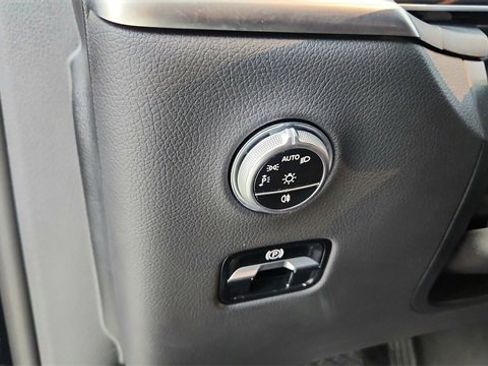 Used 2025 Mercedes-Benz GLC 350e GLC 350e image 36