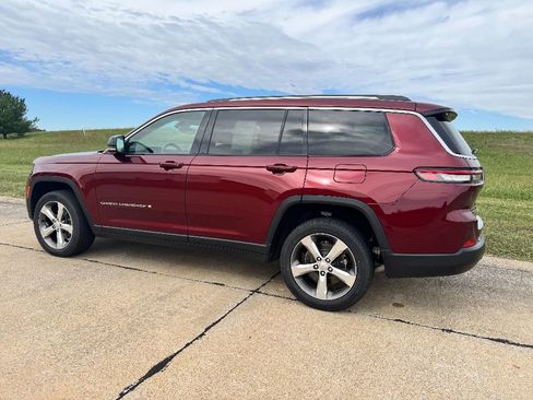 Used 2022 Jeep Grand Cherokee L Limited image 9