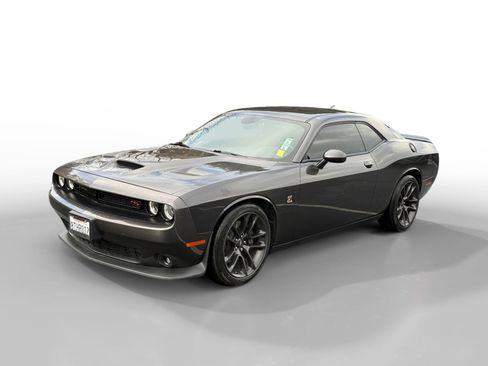 Used 2021 Dodge Challenger R/T Scat Pack image 1