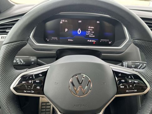 Used 2024 Volkswagen Tiguan SE R-Line image 25